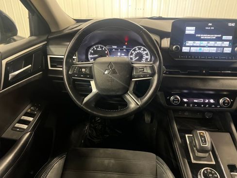 Used 2022 Mitsubishi Outlander SE image 17