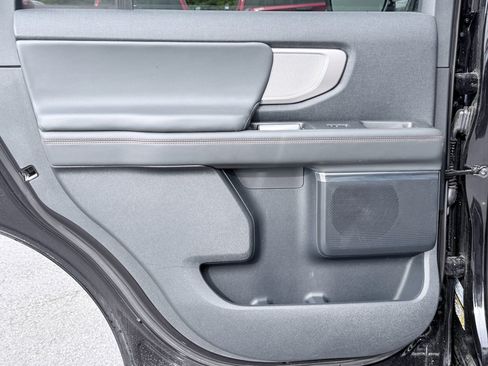 Used 2025 Ford Expedition Active AWD/4WD image 31