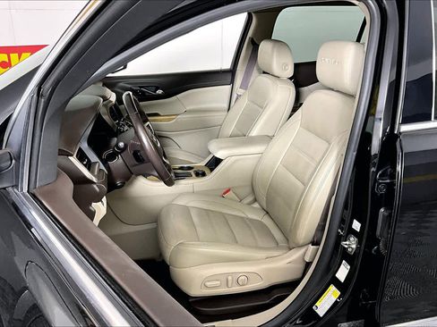 Used 2019 GMC Acadia Denali image 14