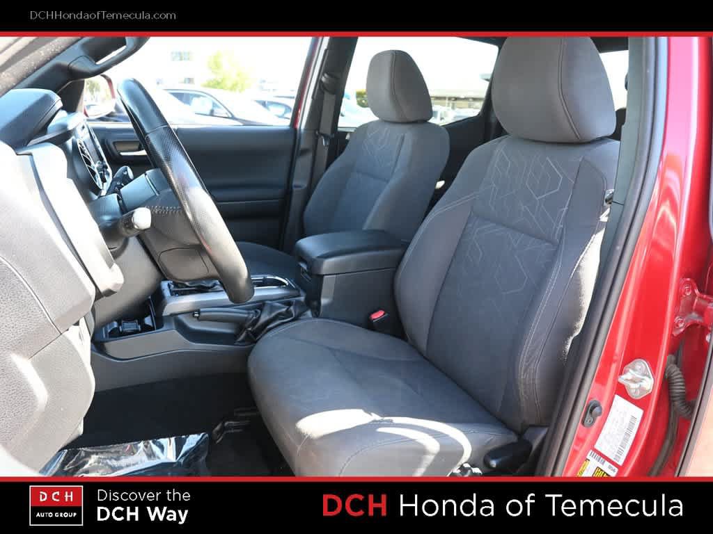 Used 2018 Toyota Tacoma TRD Off-Road w/ Technology Package AWD/4WD image 18