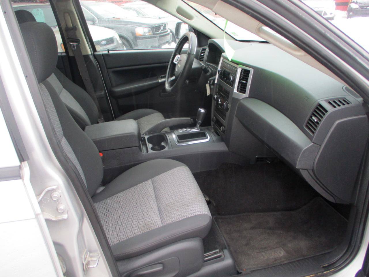 Used 2008 Jeep Grand Cherokee Laredo AWD/4WD image 7