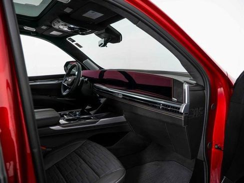 Used 2025 Cadillac Escalade V image 28