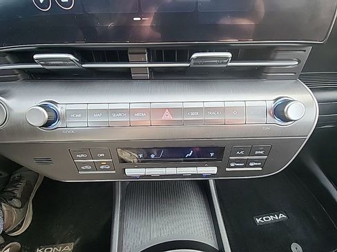 Certified 2024 Hyundai Kona SEL AWD/4WD image 18