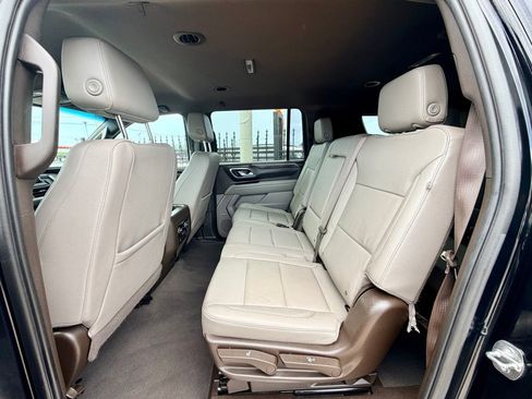 Used 2023 Chevrolet Suburban LT RWD image 15
