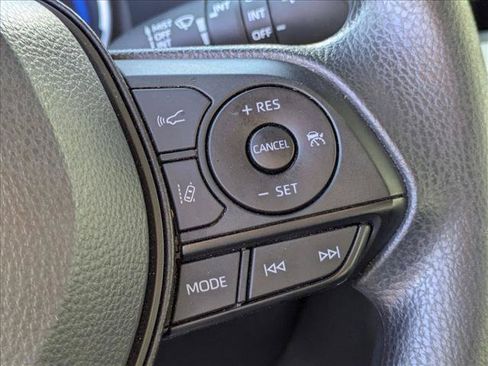 Used 2025 Toyota RAV4 XLE AWD/4WD image 12