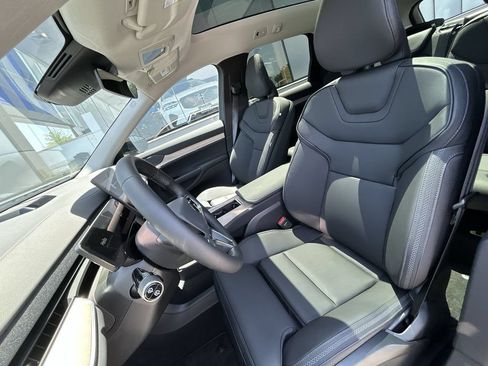 Certified 2025 Volvo EX90 Plus AWD/4WD image 15