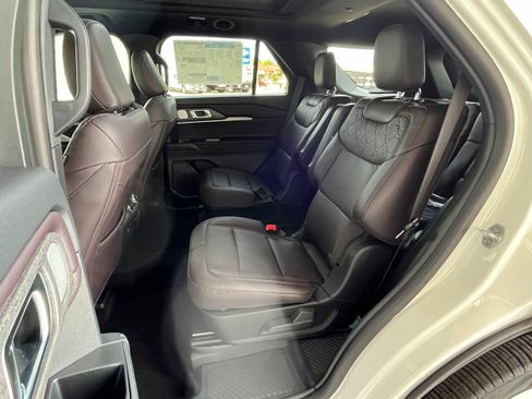 New 2026 Ford Explorer Platinum w/ LUX Leather Package AWD/4WD image 7