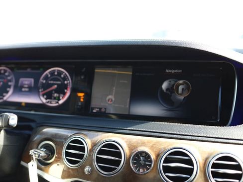 Used 2015 Mercedes-Benz S 63 AMG 4MATIC Sedan w/ Driver Assistance Package image 28