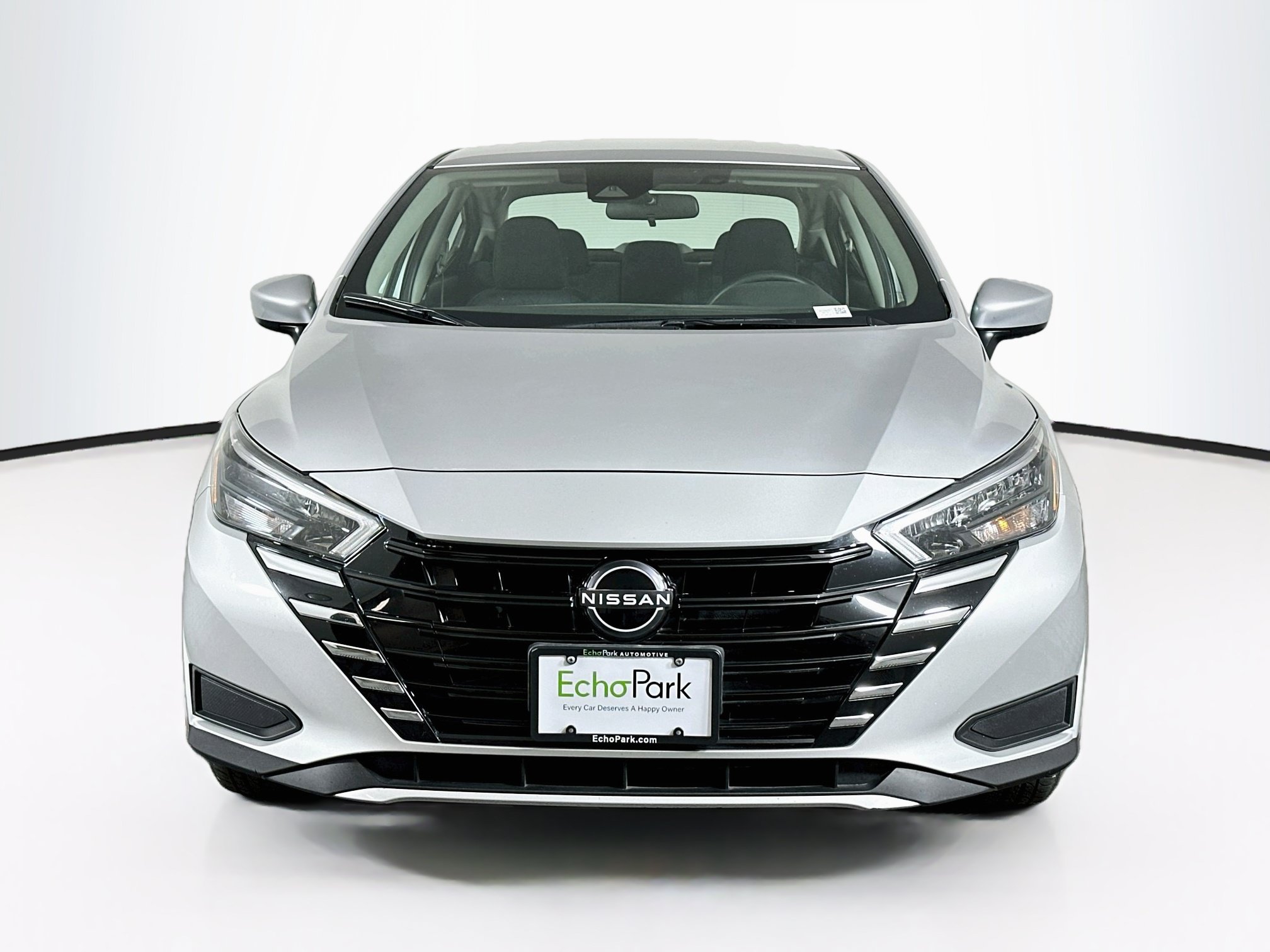 Used 2025 Nissan Versa SV FWD image 2