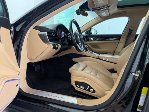 Used 2019 Porsche Panamera RWD image 11