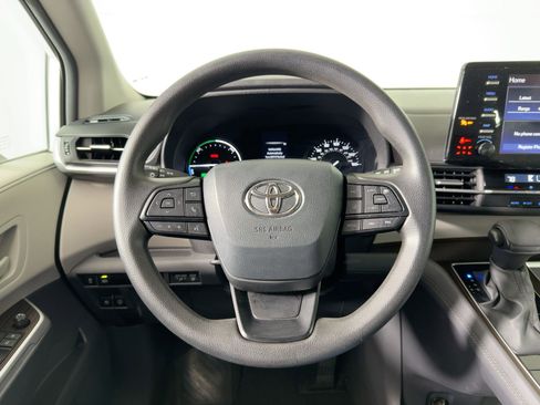 Used 2024 Toyota Sienna LE image 13