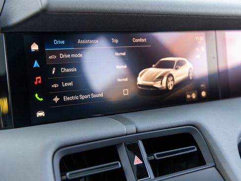 Used 2025 Porsche Taycan 4S image 38