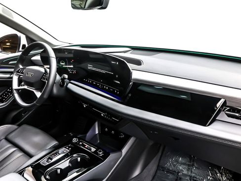 Used 2025 Audi Q6 e-tron Premium Plus w/ Premium Plus image 17