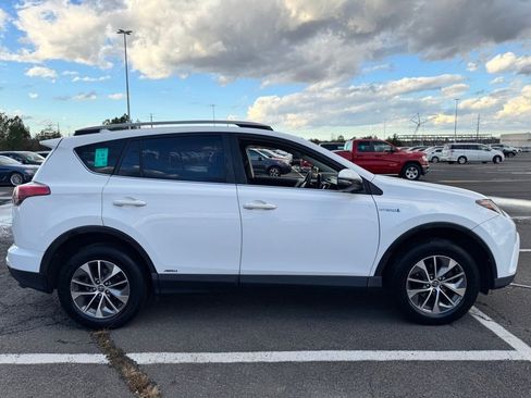 Used 2018 Toyota RAV4 XLE AWD/4WD image 6