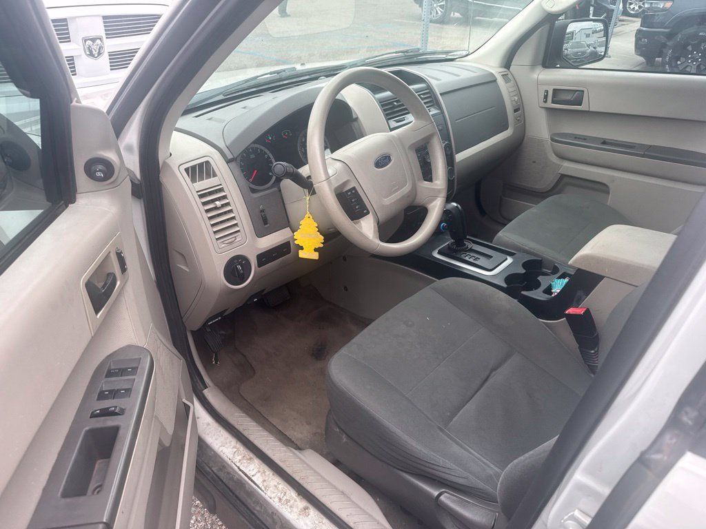 Used 2011 Ford Escape XLS w/ 101A Rapid Spec Order Code FWD image 7