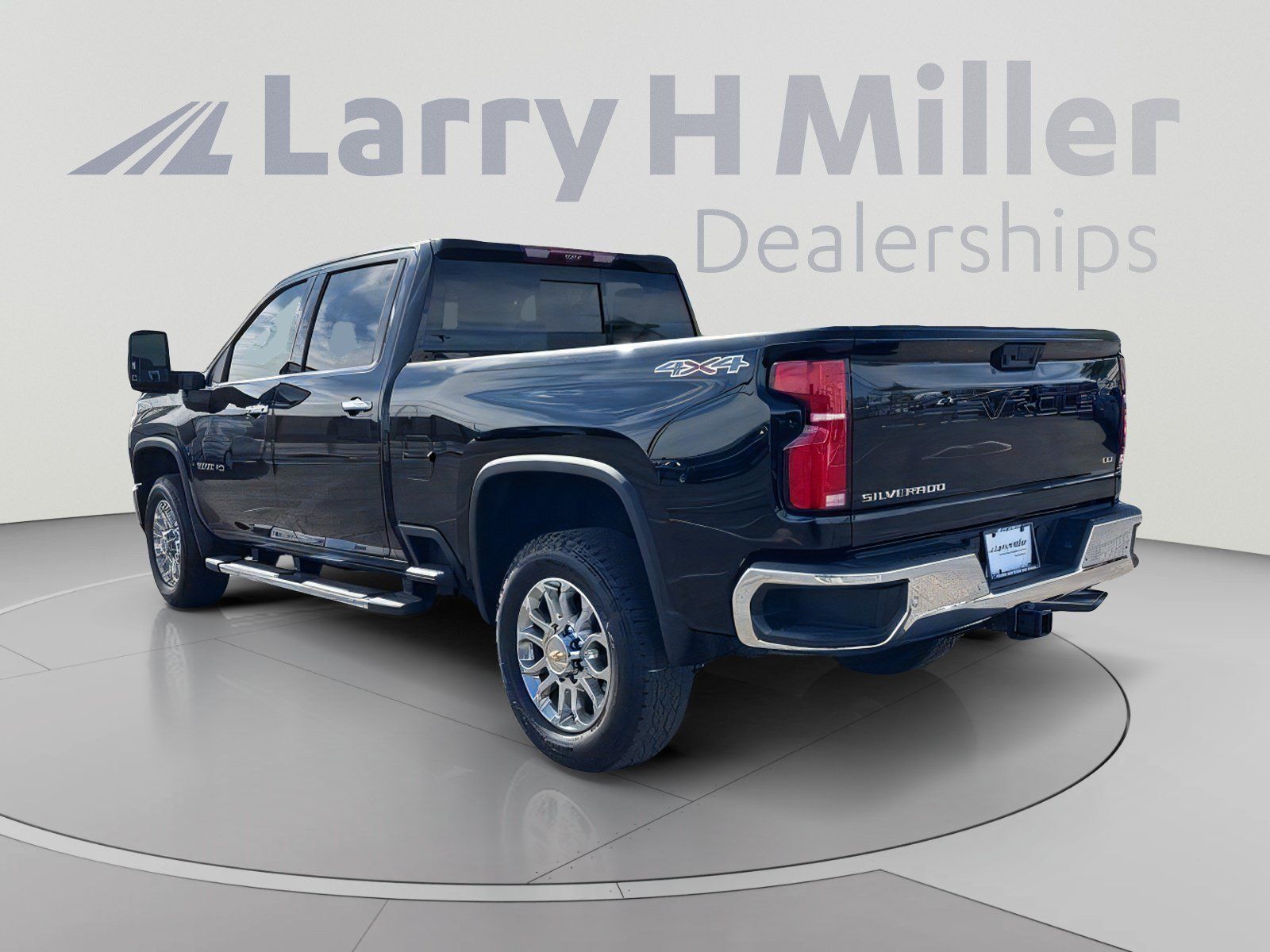 Used 2025 Chevrolet Silverado 2500 LTZ w/ LTZ Premium Package AWD/4WD image 4