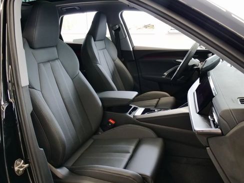 New 2025 Audi Q5 Prestige image 16