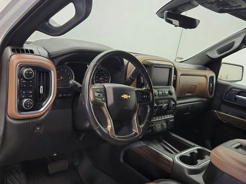 Used 2022 Chevrolet Silverado 1500 High Country w/ Technology Package AWD/4WD image 17