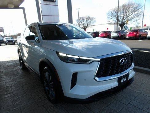 Used 2025 INFINITI QX60 Luxe w/ Vision Package image 3