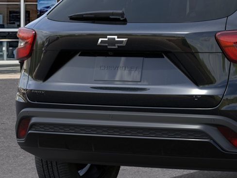 New 2026 Chevrolet Trax LT w/ Sunroof Package FWD image 14