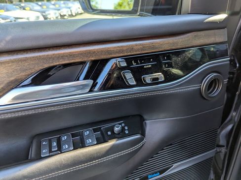 Used 2022 Jeep Grand Wagoneer Series II w/ Convenience Group III AWD/4WD image 12