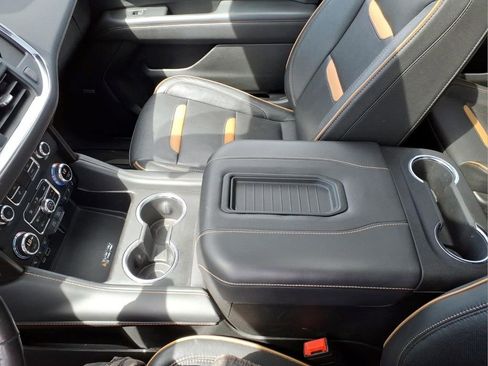 Used 2022 GMC Yukon XL AT4 AWD/4WD image 14