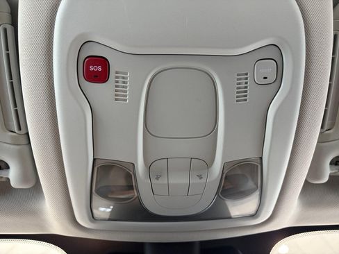 Used 2023 Jeep Renegade Latitude AWD/4WD image 34