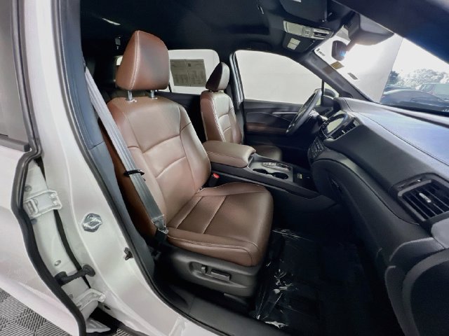 Used 2025 Honda Passport EX-L image 30