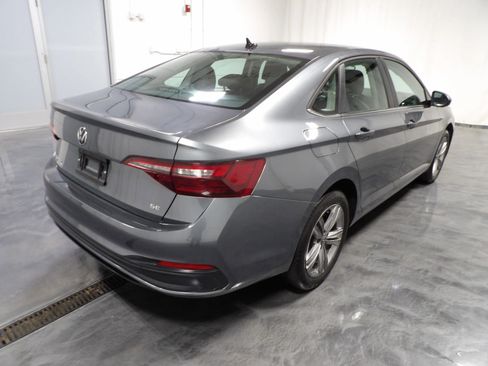 Used 2024 Volkswagen Jetta SE FWD image 4