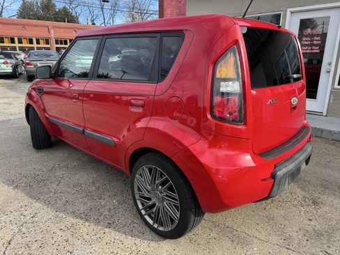 Used 2010 Kia Soul + w/ Audio Pkg image 4