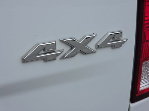 Used 2023 RAM 1500 4x4 Crew Cab Classic image 5