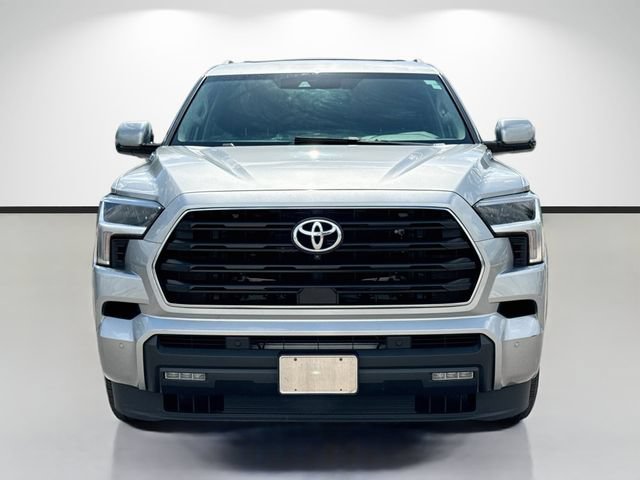 Used 2023 Toyota Sequoia SR5 w/ SR5 Premium Package AWD/4WD image 8