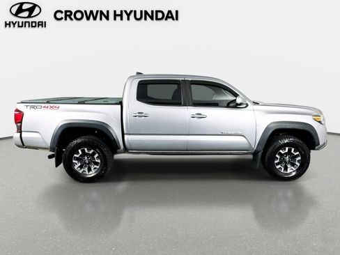 Used 2019 Toyota Tacoma TRD Off-Road w/ Technology Package AWD/4WD image 5