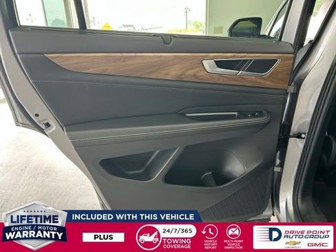 Used 2025 Volkswagen Atlas SE AWD/4WD image 19