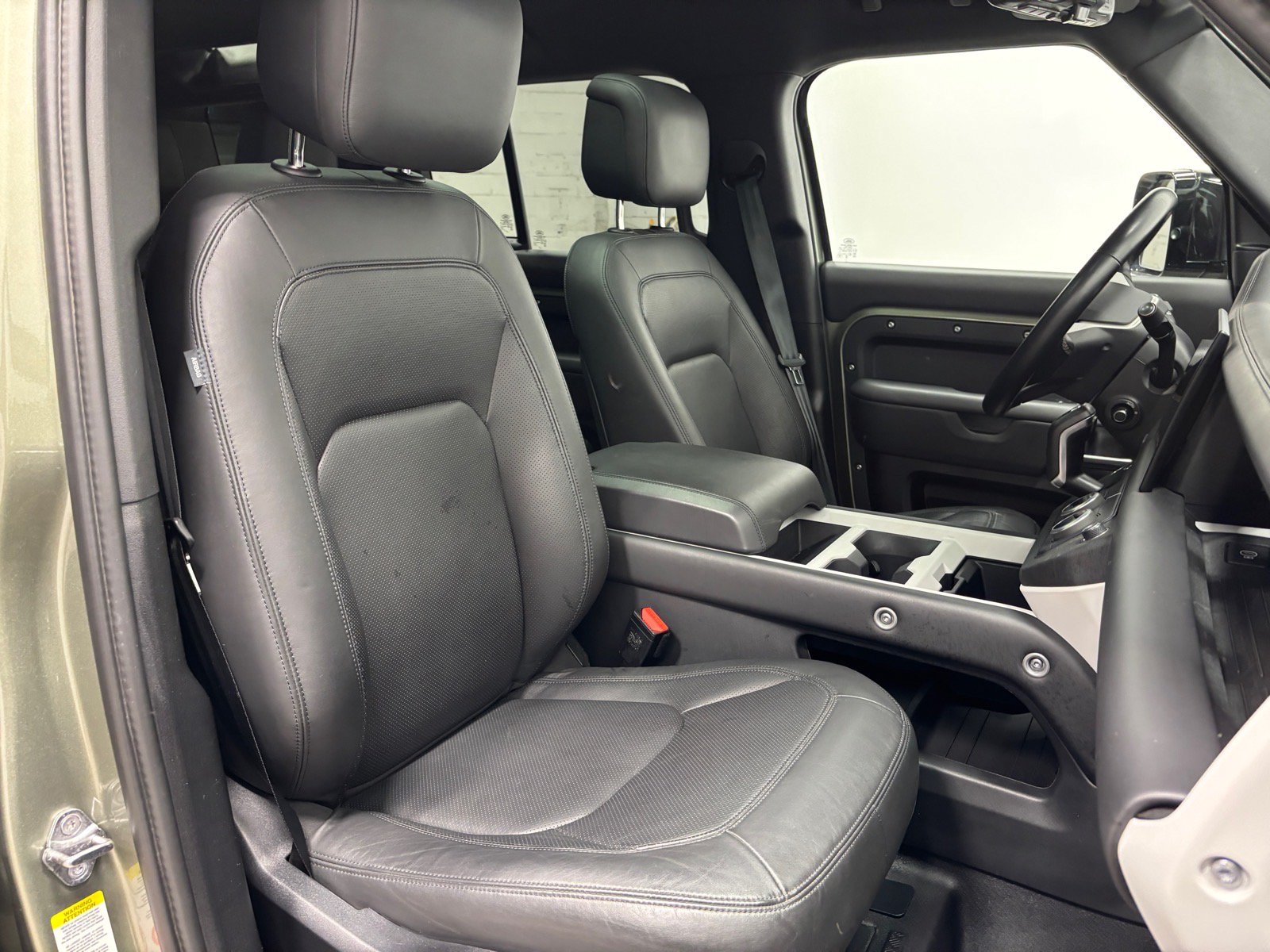 New 2025 Land Rover Defender 110 X-Dynamic SE AWD/4WD image 30