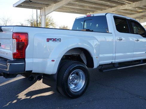 Used 2019 Ford F350 Lariat w/ Lariat Ultimate Package image 3