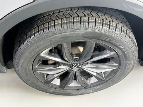 Used 2022 Volkswagen Tiguan SE image 29