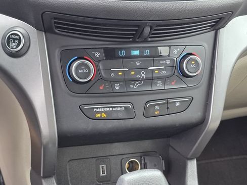 Used 2019 Ford Escape SE FWD image 19