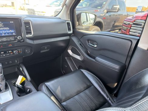 Used 2022 Nissan Frontier SV w/ SV Premium Package RWD image 12