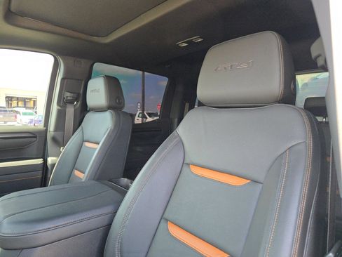Used 2025 GMC Sierra 1500 AT4 w/ AT4 Premium Package AWD/4WD image 9