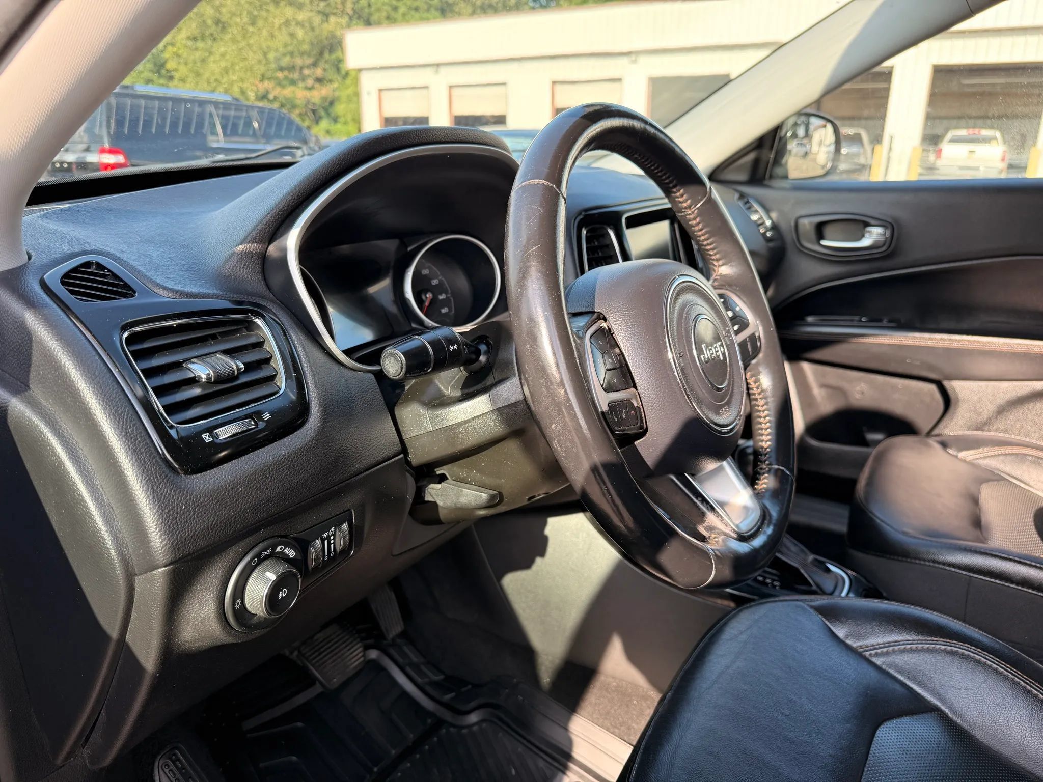 Used 2018 Jeep Compass Limited AWD/4WD image 17