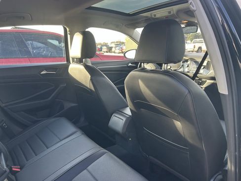 Used 2024 Volkswagen Jetta SE image 12