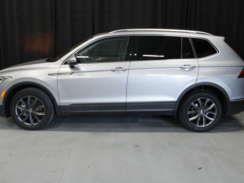 Used 2022 Volkswagen Tiguan SE image 2