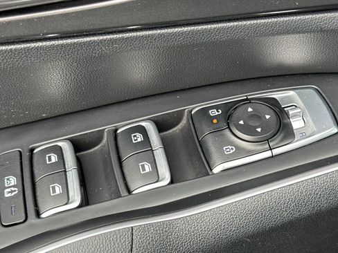 Used 2024 Kia Sorento S image 11