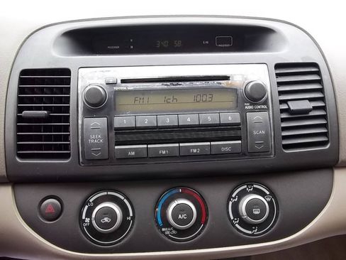 Used 2006 Toyota Camry LE FWD image 19