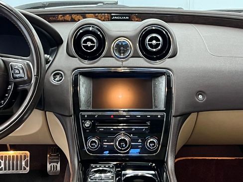 Used 2014 Jaguar XJ AWD image 21