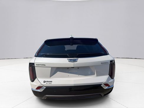 Used 2025 Cadillac Optiq Luxury 2 w/ LPO, Floor Liner Package AWD/4WD image 14