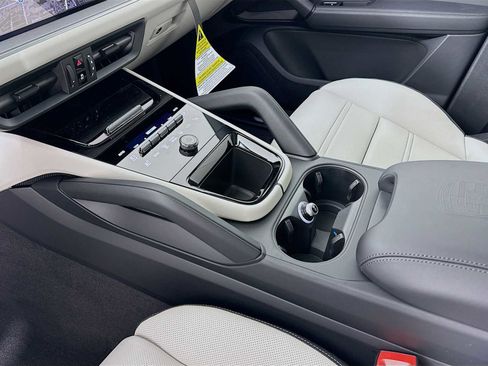 New 2026 Porsche Cayenne image 20