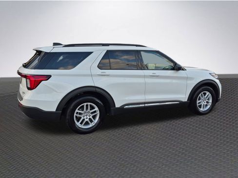Used 2025 Ford Explorer Active w/ Active Comfort Package image 4