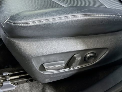 Used 2023 Toyota Highlander Limited image 18